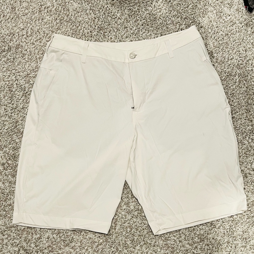 lululemon athletica Men’s Flat Front Shorts in Light Cream